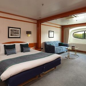 Classic King room Dockview